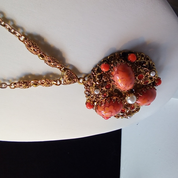 Vintage Made in East Germany Coral necklace in Gold - Picture 7 of 8